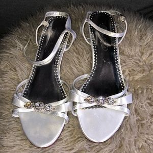 Brand new bridal/dress sandals - Size 7.5